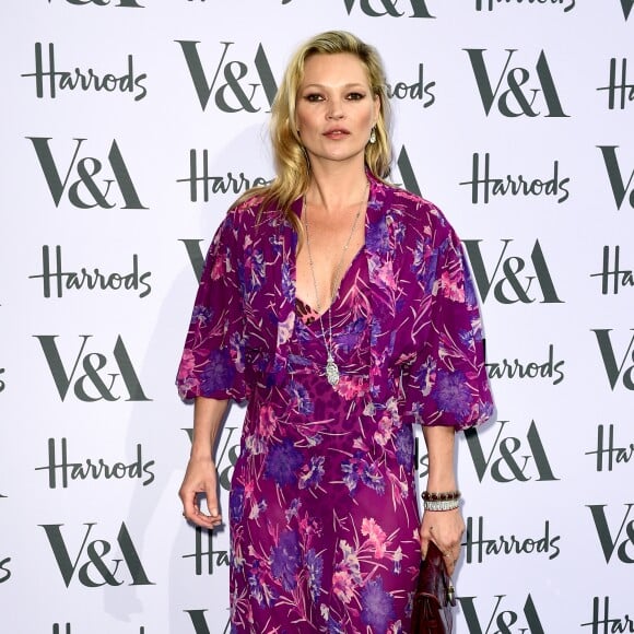 Kate Moss arrive au jardin John Madejski du Victoria & Albert Museum, pour assister à la Summer Party du musée. Londres, le 22 juin 2016.