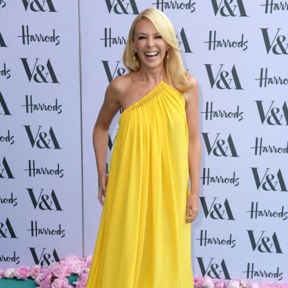 Kylie Minogue arrive au jardin John Madejski du Victoria & Albert Museum, pour assister à la Summer Party du musée. Londres, le 22 juin 2016.