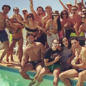 Alizée et Grégoire Lyonnet avec la troupe de "Danse avec les stars" après leur mariage en Corse, le 18 juin 2016