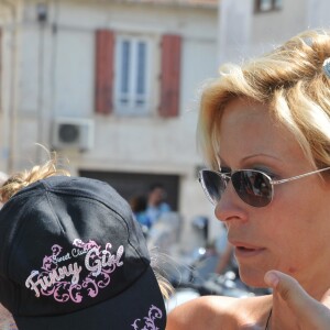 Rebecca Hampton et sa fille Elea à la 5ème fête du "Pointu" au Grau d'Agde le 25 juin 2016. © Robert Fages / Bestimage