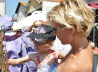 Rebecca Hampton et sa petite Eléa : Tandem complice lors d'une fête gourmande