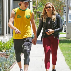 Chloë Grace Moretz et Brooklyn Beckham dans les rues de Beverly Hills le 30 juin 2016