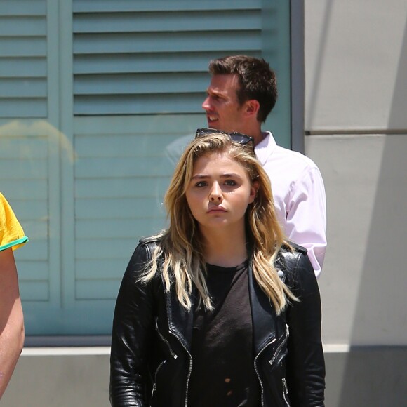 Chloë Grace Moretz et Brooklyn Beckham dans les rues de Beverly Hills le 30 juin 2016