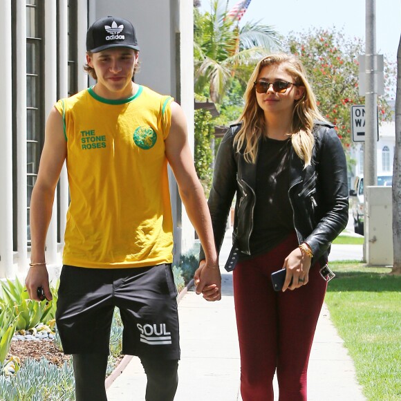 Chloë Grace Moretz et Brooklyn Beckham dans les rues de Beverly Hills le 30 juin 2016