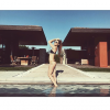 Capucine Anav en bikini le 1er juillet 2016.