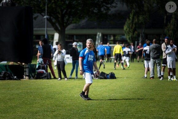 Le chanteur Grégoire lors du tournoi de football Media Cup, un tournoi par équipe de production ou chaine de télévision, à Meudon. Le 2 juillet 2016