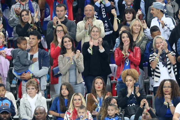Marine Lloris (Femme de Hugo Loris), Sandra Evra (La femme de Patrice Evra), Ludivine Sagna (la femme de Bacary Sagna), Jennifer Giroud (la femme d'Olivier Giroud), Tiziri Digne (La femme de Lucas Digne), Sephora (la compagne de Kingsley Coman) et Ludivine Payet (la femme de Dimitri Payet) avec ses fils Noa et Milan lors du match du quart de finale de l'UEFA Euro 2016 France-Islande au Stade de France à Saint-Denis, France le 3 juillet 2016. © Cyril Moreau/Bestimage