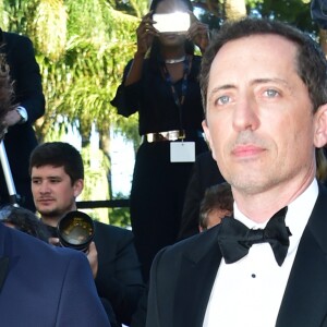 Kev Adams et Gad Elmaleh à la Montée des marches du film "Elle" lors du 69ème Festival International du Film de Cannes. Le 21 mai 2016. © Giancarlo Gorassini/Bestimage