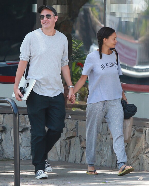 Thandie Newton et son mari Ol Parker déjeunent au restaurant "Little Dom's" à Los Feliz. Le 11 août 2015