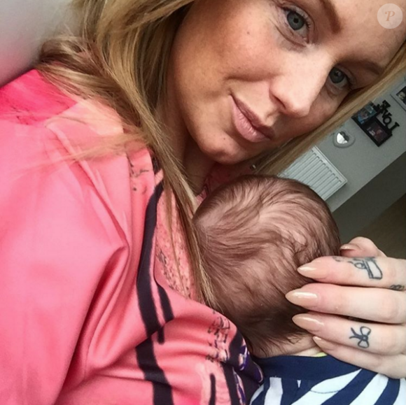 Aurélie Van Daelen pose avec son fils Pharell, sur Instagram