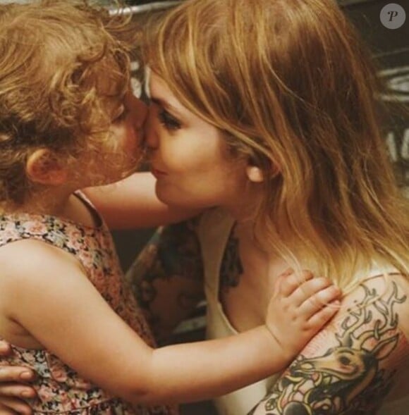 Coeur de Pirate et sa fille Romy sur Instagram. Juillet 2016