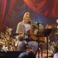 Kurt Cobain et la guitare en question, lors de son passage dans l'émission MTV Unplugged. Vidéo publiée sur Youtube, en juin 2009