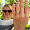 Emilie de Ravin est fiancée à Eric Bilitch. Elle vient de dévoiler une photo de sa bague sur Instagram. Juillet 2016.