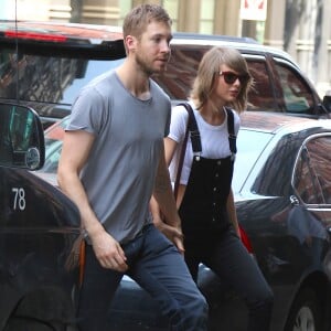 Taylor Swift et son petit-ami Calvin Harris sortent d'un restaurant à New York, le 28 mai 2015.