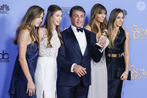 Sylvester Stallone, sa femme Jennifer Flavin et leurs filles Sophia, Sistine et Scarlet - Press Room lors de la 73e cérémonie annuelle des Golden Globe Awards à Beverly Hills, le 10 janvier 2016. © Olivier Borde/Bestimage