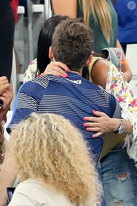 Laetitia Bernardini enceinte et son compagnon Yohan Cabaye lors du match de l'Euro 2016 Allemagne-France au stade Vélodrome à Marseille, France, le 7 juillet 2016. © Cyril Moreau/Bestimage