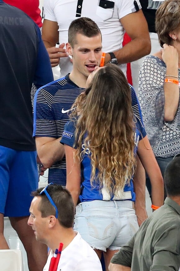 Morgan Schneiderlin et sa compagne Camille Sold lors du match de l'Euro 2016 Allemagne-France au stade Vélodrome à Marseille, France, le 7 juillet 2016. © Cyril Moreau/Bestimage