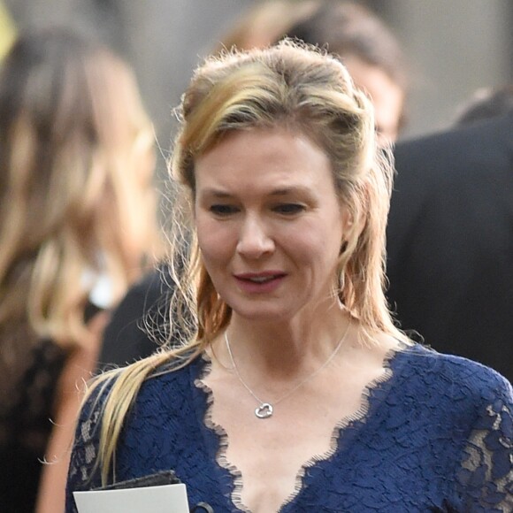 Renée Zellweger - Tournage du film "Bridget Jones 3" à Londres, le 10 novembre 2015, lors des scènes du baptême.