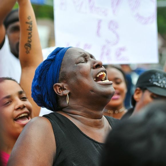 Des milliers de manifestants se sont réunis près du parc Union Square et ont marché jusqu'à Times Square pour réclamer justice au nom d'Alton Sterling et Philando Castile, le 7 juillet 2016 à New York.