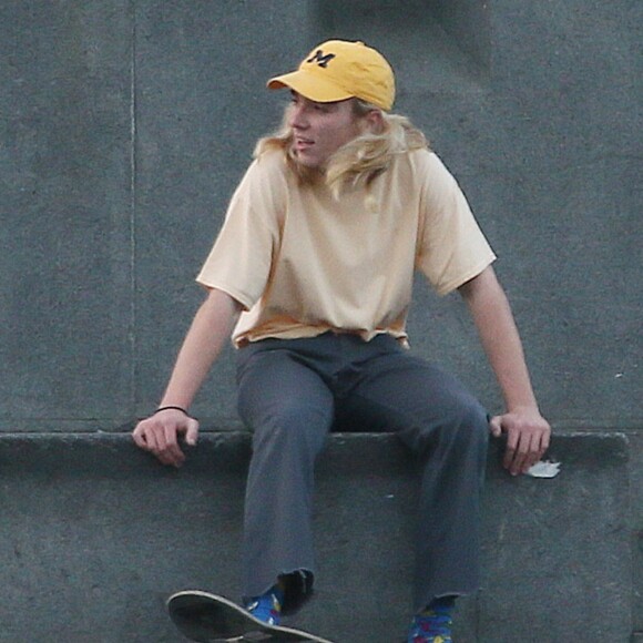 Rocco Ritchie (fils de Madonna) fait du skateboard à Turin en Italie le 18 novembre 2015.