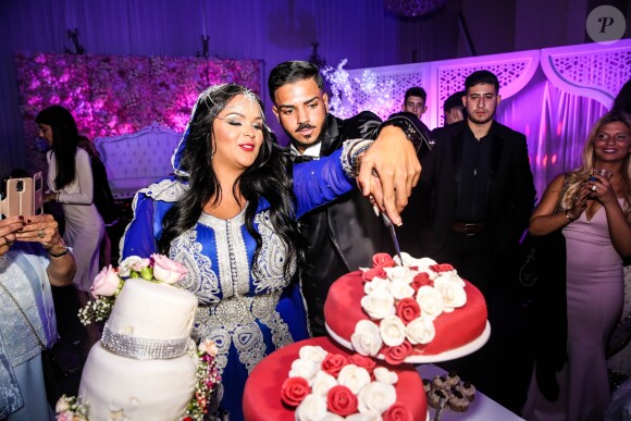 Exclusif - Fiançailles de Sarah Fraisou ("Les Anges 8") avec Malik, la cérémonie s'est déroulée dans une salle des fêtes de la région parisienne en présence de leurs familles le 8 juillet 2016.
