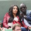 Mamadou Sakho et sa femme Majda (enceinte) dans les tribunes du tournoi de tennis de Roland Garros à Paris le 31 mai 2015.