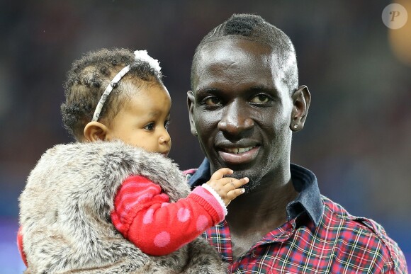 Mamadou Sakho et sa fille Aida au Parc des Princes - Le 22 septembre 2013.
