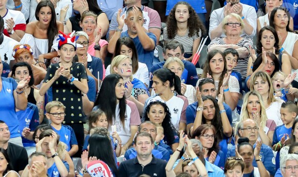 Wags et famille lors du match de la finale de l'Euro 2016 Portugal-France au Stade de France à Saint-Denis, France, le 10 juillet 2016. © Cyril Moreau/Bestimage