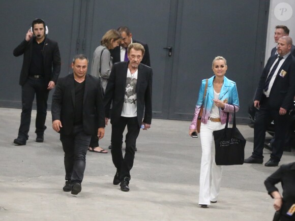 Exclusif - Johnny Hallyday et sa femme Laeticia quittent le concert de Céline Dion à l'AccorHotels Arena à Paris le 9 juillet 2016.
