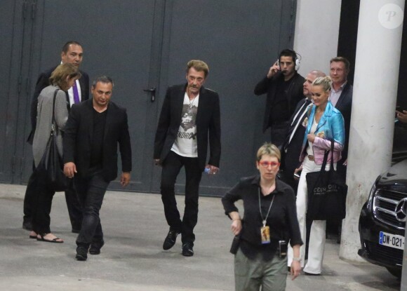Exclusif - Johnny Hallyday et sa femme Laeticia quittent le concert de Céline Dion à l'AccorHotels Arena à Paris le 9 juillet 2016.