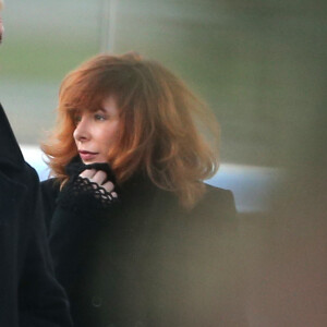 La chanteuse Mylene Farmer et son staff arrivent en jet prive a l'aeroport de Cannes-Mandelieu pour assister aux NRJ Music Awards le 25 Janvier 2013.