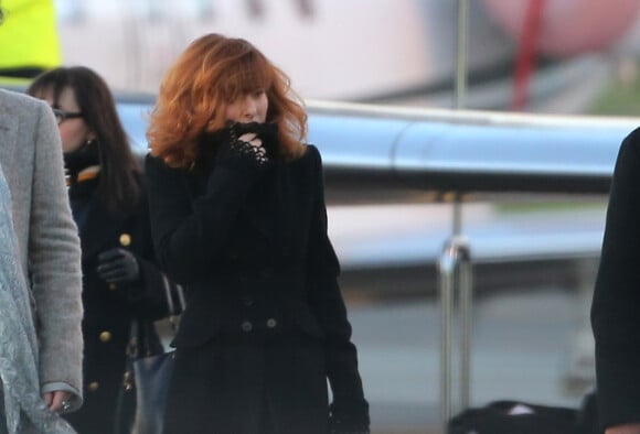 La chanteuse Mylene Farmer et son staff arrivent en jet prive a l'aeroport de Cannes-Mandelieu pour assister aux NRJ Music Awards le 25 Janvier 2013.