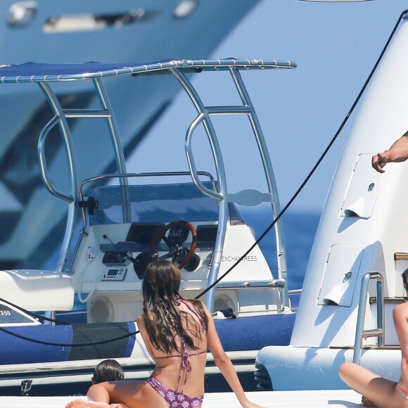 Sylvester Stallone avec ses filles près de Saint Tropez, le 10 juillet 2016.