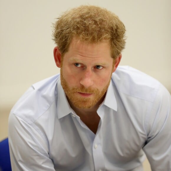 Le prince Harry s'est soumis le 14 juillet 2016 à un test de dépistage du VIH/sida pratiqué par le psychothérapeute Robert Palmer au Guy's and St Thomas' Hospital à Londres. L'initiative, qui était diffusée en vidéo live sur la page Facebook de la monarchie britannique, avait vocation à sensibiliser le public au test de dépistage, facile et rapide.