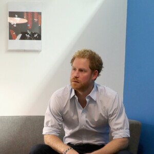 Le prince Harry s'est soumis le 14 juillet 2016 à un test de dépistage du VIH/sida pratiqué par le psychothérapeute Robert Palmer au Guy's and St Thomas' Hospital à Londres. L'initiative, qui était diffusée en vidéo live sur la page Facebook de la monarchie britannique, avait vocation à sensibiliser le public au test de dépistage, facile et rapide.