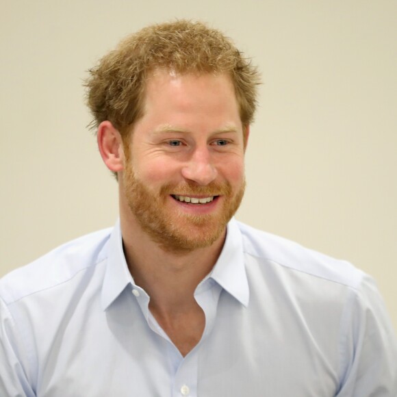 Le prince Harry s'est soumis le 14 juillet 2016 à un test de dépistage du VIH/sida pratiqué par le psychothérapeute Robert Palmer au Guy's and St Thomas' Hospital à Londres. L'initiative, qui était diffusée en vidéo live sur la page Facebook de la monarchie britannique, avait vocation à sensibiliser le public au test de dépistage, facile et rapide.