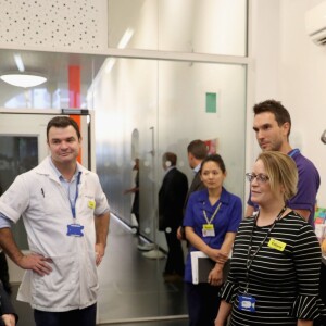 Le prince Harry s'est soumis le 14 juillet 2016 à un test de dépistage du VIH/sida pratiqué par le psychothérapeute Robert Palmer au Guy's and St Thomas' Hospital à Londres. L'initiative, qui était diffusée en vidéo live sur la page Facebook de la monarchie britannique, avait vocation à sensibiliser le public au test de dépistage, facile et rapide.