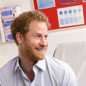 Le prince Harry s'est soumis le 14 juillet 2016 à un test de dépistage du VIH/sida pratiqué par le psychothérapeute Robert Palmer au Guy's and St Thomas' Hospital à Londres. L'initiative, qui était diffusée en vidéo live sur la page Facebook de la monarchie britannique, avait vocation à sensibiliser le public au test de dépistage, facile et rapide.