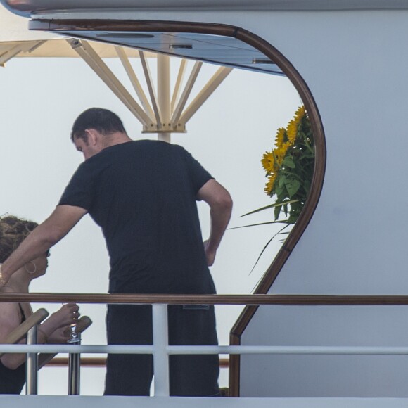 Mariah Carey avec ses enfants Monroe et Moroccan Cannon et son compagnon James Packer à bord du yacht Arctic P à Capri, Italie, le 6 juillet 2016.