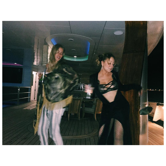 Mariah Carey en vacances sur la Côte d'Azur. La chanteuse s'est rendue à l'Hôtel du Cap Eden-Roc à Antibes avec ses jumeaux Monroe et Morrocan. Elle voyage sur le yatch de son fiancé, le milliardaire James Packer. Photo publiée sur Instagram, le 14 juillet 2016