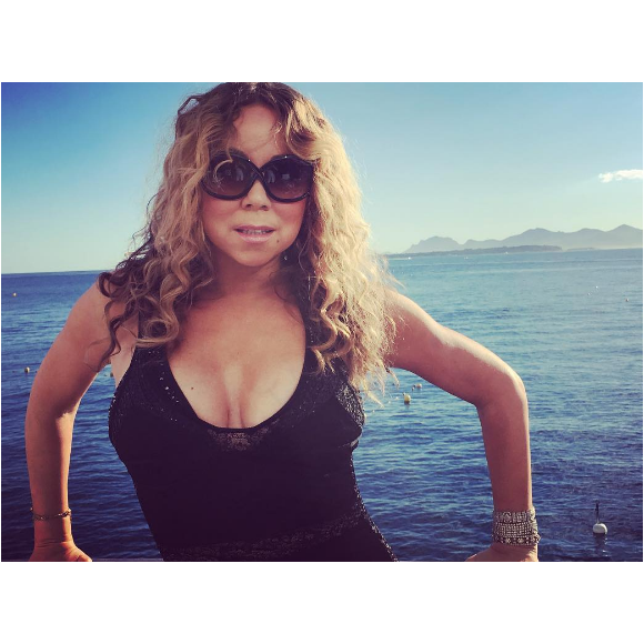 Mariah Carey en vacances sur la Côte d'Azur. La chanteuse s'est rendue à l'Hôtel du Cap Eden-Roc à Antibes avec ses jumeaux Monroe et Morrocan. Elle voyage sur le yatch de son fiancé, le milliardaire James Packer. Photo publiée sur Instagram, le 14 juillet 2016