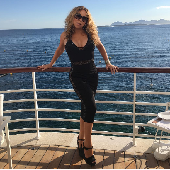 Mariah Carey en vacances sur la Côte d'Azur. La chanteuse s'est rendue à l'Hôtel du Cap Eden-Roc à Antibes avec ses jumeaux Monroe et Morrocan. Elle voyage sur le yatch de son fiancé, le milliardaire James Packer. Photo publiée sur Instagram, le 14 juillet 2016