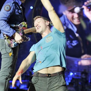 Chris Martin et son groupe Coldplay en concert à Londres, le 1er juin 2012.