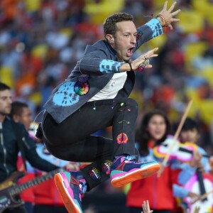 Chris Martin de Coldplay à la mi-temps du Super Bowl à Santa Clara le 7 février 2016.