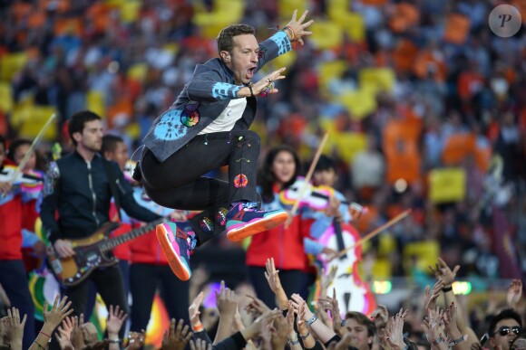 Chris Martin de Coldplay à la mi-temps du Super Bowl à Santa Clara le 7 février 2016.