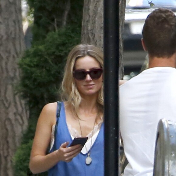 Semi-Exclusif - Chris Martin et l'actrice Annabelle Willis se rendent à l'hôtel Carlyle à New York le 20 août 2015. Chris Martin ne serait plus avec Jennifer Lawrence  Semi-exclusive - For Germany call for price Singer Chris Martin with actress Annabelle Willis are arriving at The Carlyle Hotel in New York, NY on August 290, 2015. The clodplay frontman is said to have split from Jennifer Lawrence.20/08/2015 - New York