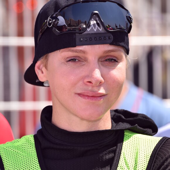 Exclusif - La princesse Charlene de Monaco a participé le 25 juin 2016 à la 2e édition de la Riviera Sup Race, une course de paddle de 14 kilomètres (Monaco, Italie, Menton, Roquebrune-Cap-Martin) organisée par l'association Hoé Hoé, en compagnie de son frère Gareth Wittstock. Son mari le prince Albert II de Monaco en a donné le départ sur la plage du Larvotto et était présent à Roquebrune-Cap-Martin pour l'accueillir à son arrivée, après 2h52 d'effort en plein soleil. © Bruno Bebert - Olivier Huitel/Pool Restreint Monaco/Bestimage-Crystal