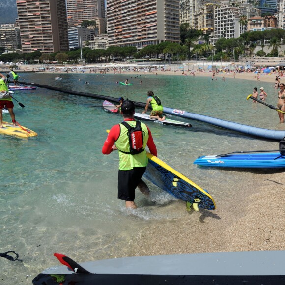 Exclusif - La princesse Charlene de Monaco a participé le 25 juin 2016 à la 2e édition de la Riviera Sup Race, une course de paddle de 14 kilomètres (Monaco, Italie, Menton, Roquebrune-Cap-Martin) organisée par l'association Hoé Hoé, en compagnie de son frère Gareth Wittstock. Son mari le prince Albert II de Monaco en a donné le départ sur la plage du Larvotto et était présent à Roquebrune-Cap-Martin pour l'accueillir à son arrivée, après 2h52 d'effort en plein soleil. © Bruno Bebert - Olivier Huitel/Pool Restreint Monaco/Bestimage-Crystal