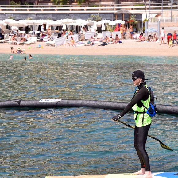Exclusif - La princesse Charlene de Monaco a participé le 25 juin 2016 à la 2e édition de la Riviera Sup Race, une course de paddle de 14 kilomètres (Monaco, Italie, Menton, Roquebrune-Cap-Martin) organisée par l'association Hoé Hoé, en compagnie de son frère Gareth Wittstock. Son époux le prince Albert II de Monaco en a donné le départ sur la plage du Larvotto et était présent à Roquebrune-Cap-Martin pour l'accueillir à son arrivée, après 2h52 d'effort en plein soleil. © Bruno Bebert - Olivier Huitel/Pool Restreint Monaco/Bestimage-Crystal
