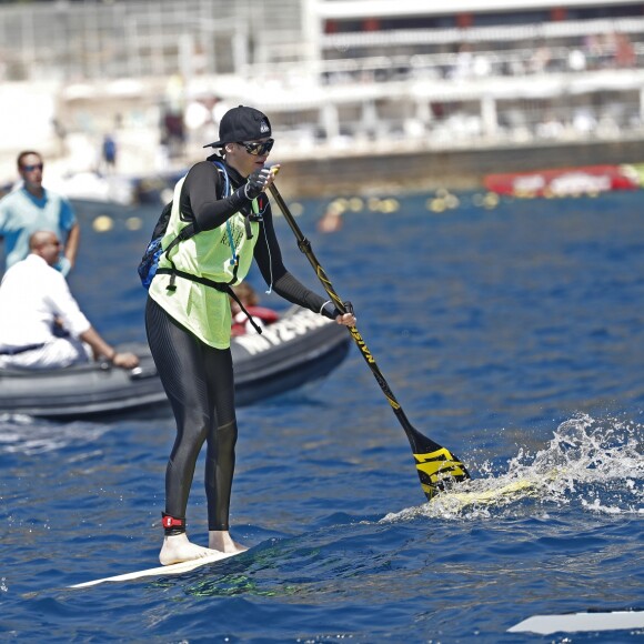 Exclusif - Charlene de Monaco a participé le 25 juin 2016 à la 2e édition de la Riviera Sup Race, une course de paddle de 14 kilomètres (Monaco, Italie, Menton, Roquebrune-Cap-Martin) organisée par l'association Hoé Hoé, en compagnie de son frère Gareth Wittstock. Son époux le prince Albert II de Monaco en a donné le départ sur la plage du Larvotto et était présent à Roquebrune-Cap-Martin pour l'accueillir à son arrivée, après 2h52 d'effort en plein soleil. © Bruno Bebert - Olivier Huitel/Pool Restreint Monaco/Bestimage-Crystal